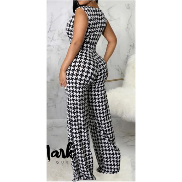 GoodTimeUSA Houndstooth V-Neck Jumpsuit – NWOT – Size Medium - Picture 4 of 8